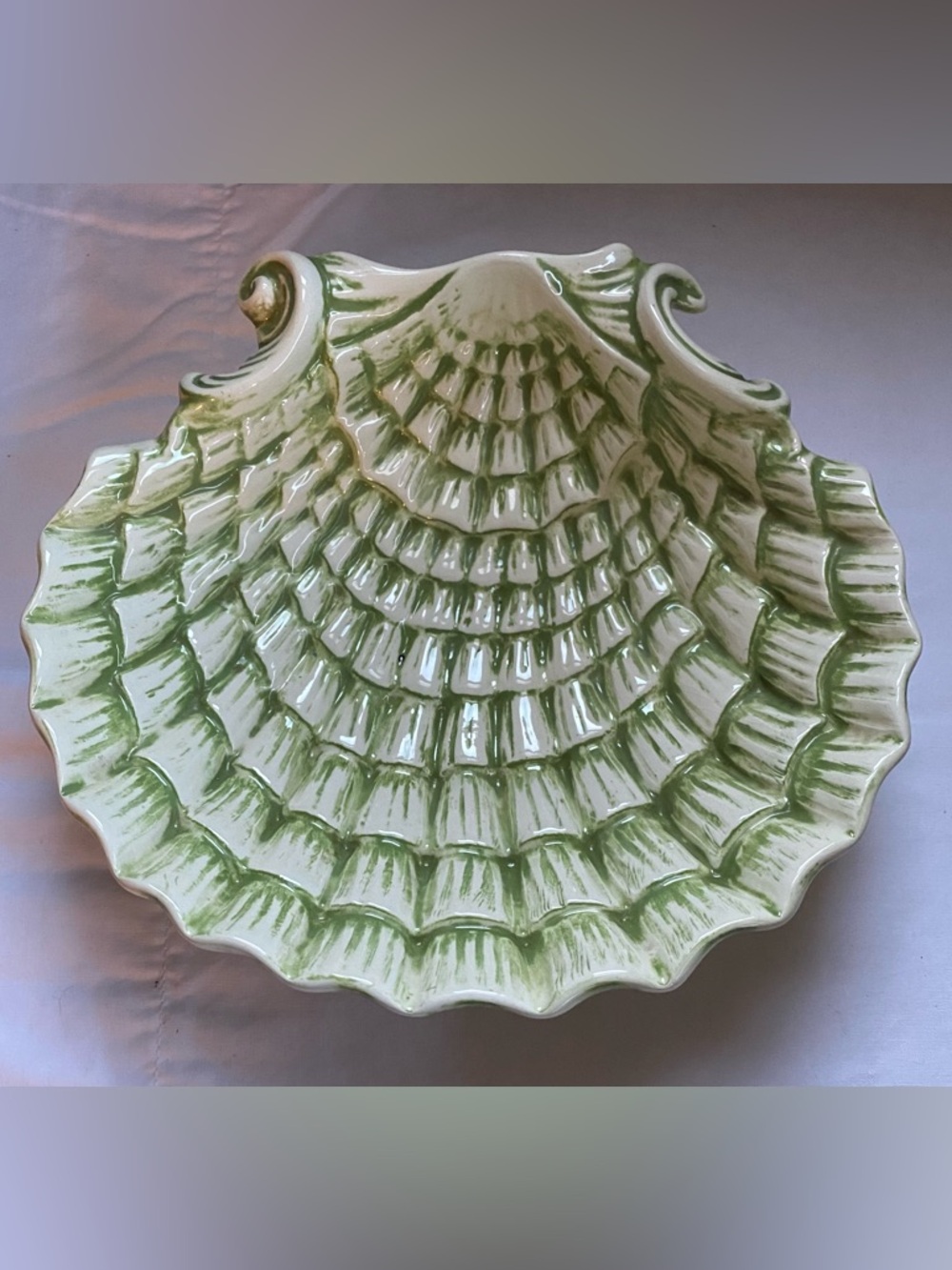 Vintage large ceramic seashell / clamshell bowl trinket dish- beach house vibes